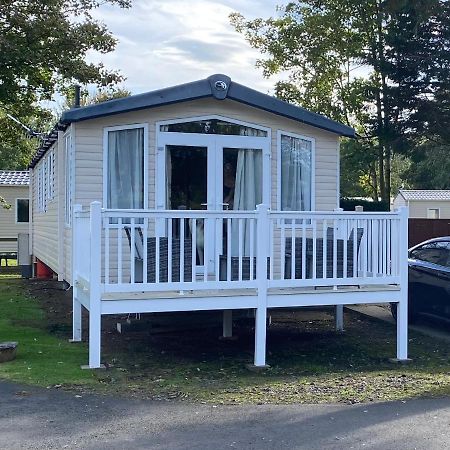 Prestige Static Caravan On 5 Star Holiday Park Cheswick  エクステリア 写真