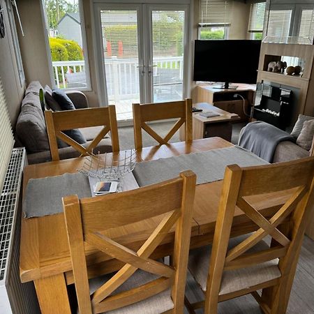 Prestige Static Caravan On 5 Star Holiday Park Cheswick  エクステリア 写真