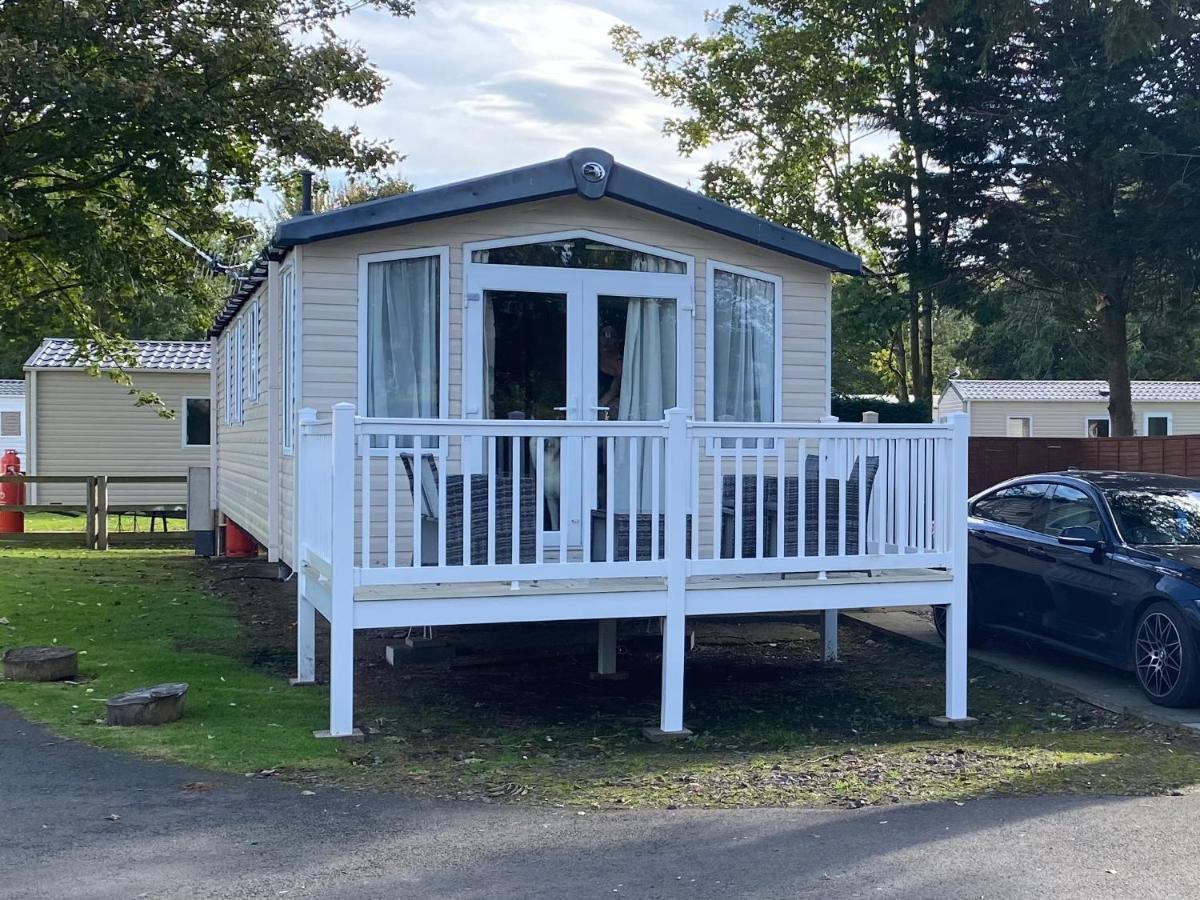 Prestige Static Caravan On 5 Star Holiday Park Cheswick  エクステリア 写真
