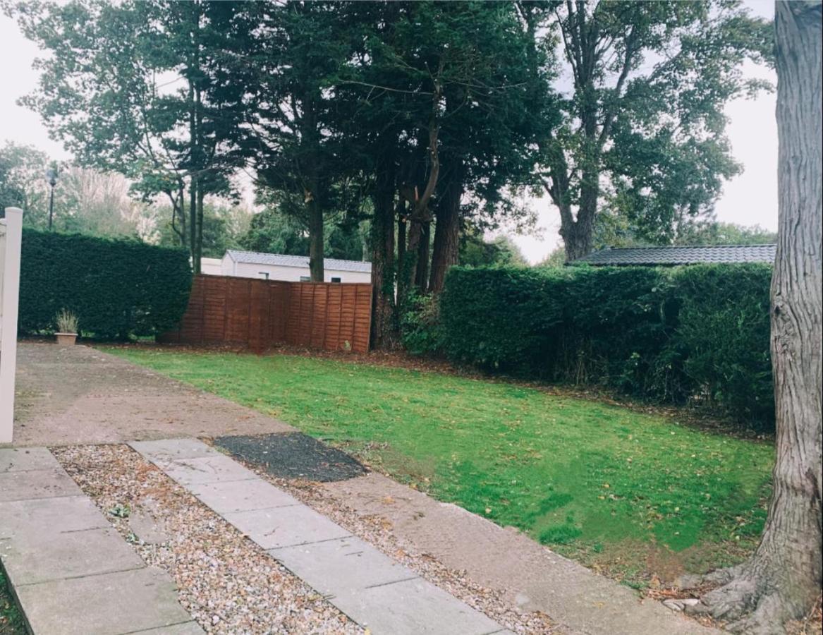 Prestige Static Caravan On 5 Star Holiday Park Cheswick  エクステリア 写真