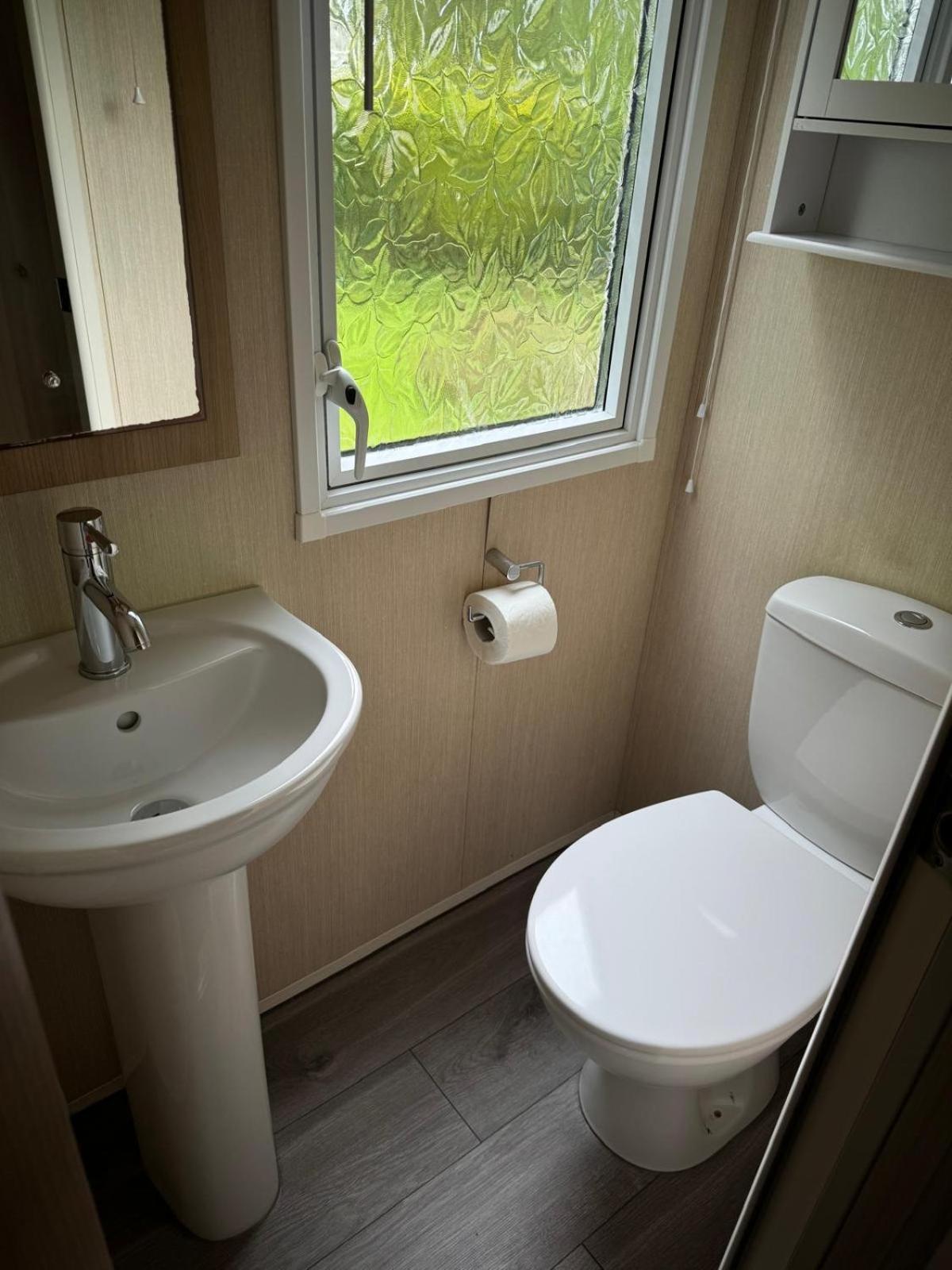 Prestige Static Caravan On 5 Star Holiday Park Cheswick  エクステリア 写真