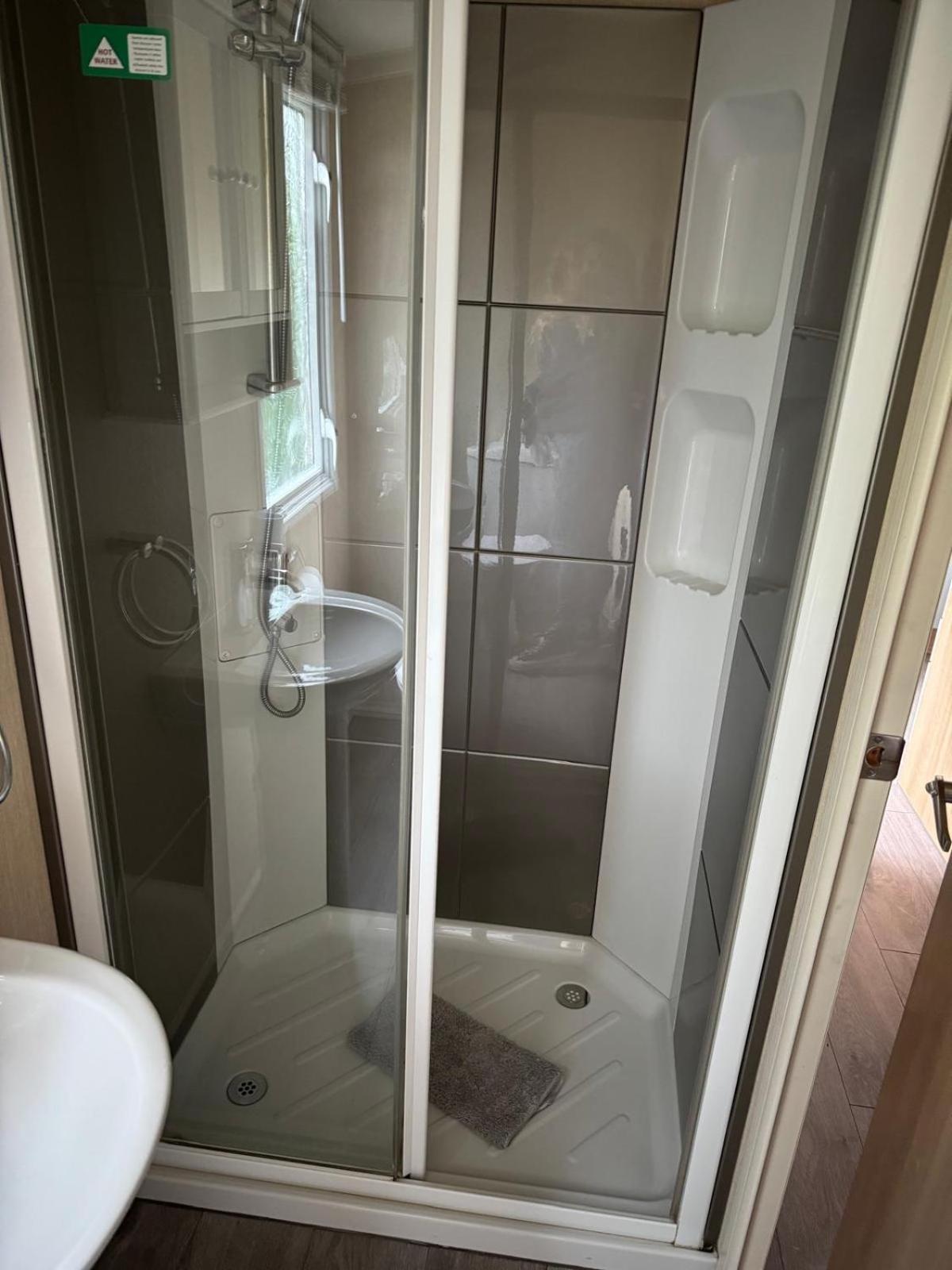 Prestige Static Caravan On 5 Star Holiday Park Cheswick  エクステリア 写真