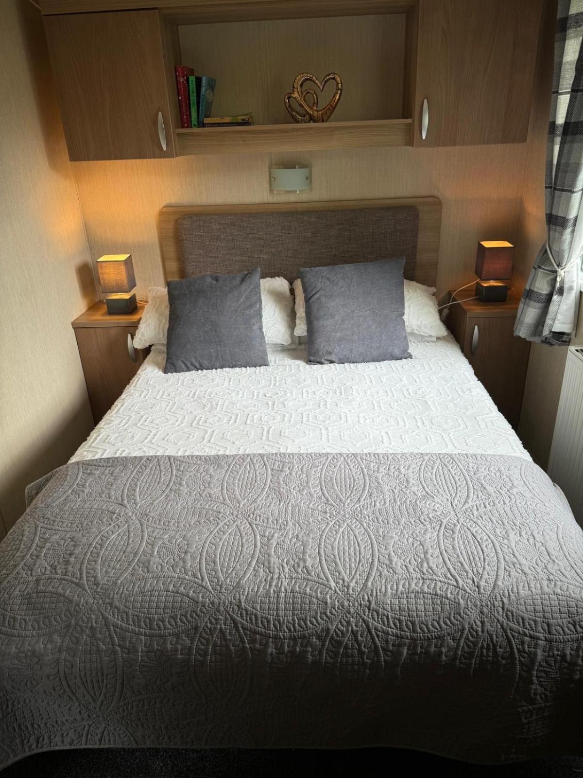 Prestige Static Caravan On 5 Star Holiday Park Cheswick  エクステリア 写真